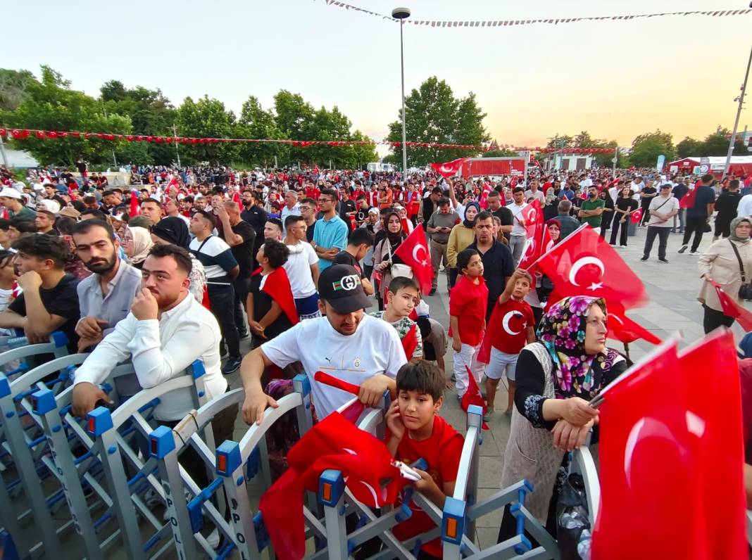 Konya'da 15 Temmuz anmasında birlik mesajı! Meydanı dolduran binler tek ses oldu 4